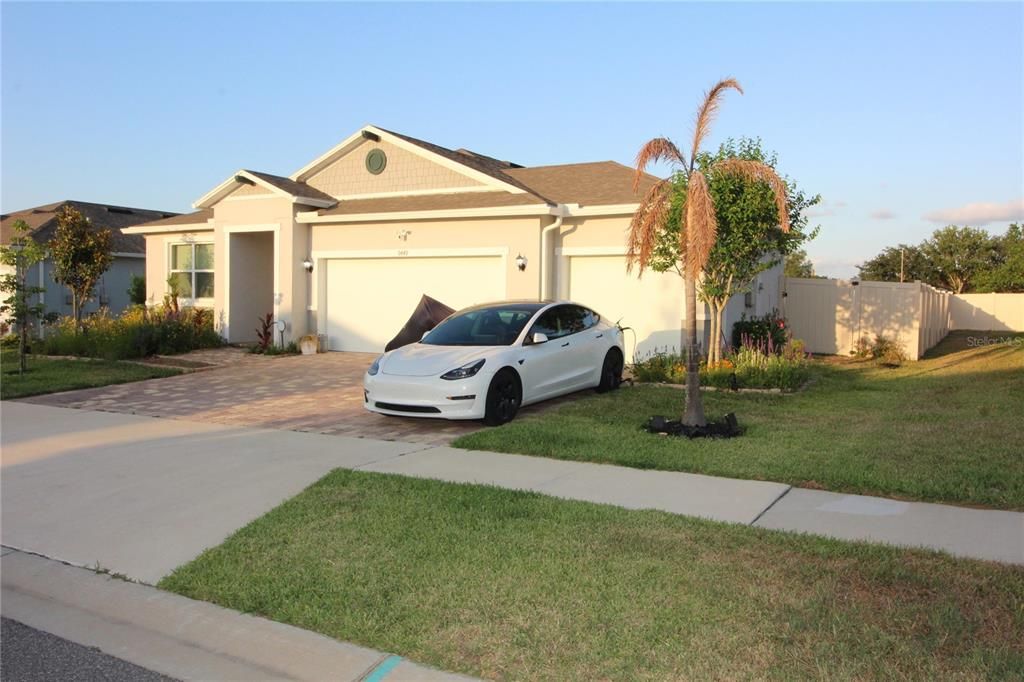 For Sale: $515,000 (4 beds, 2 baths, 1983 Square Feet)