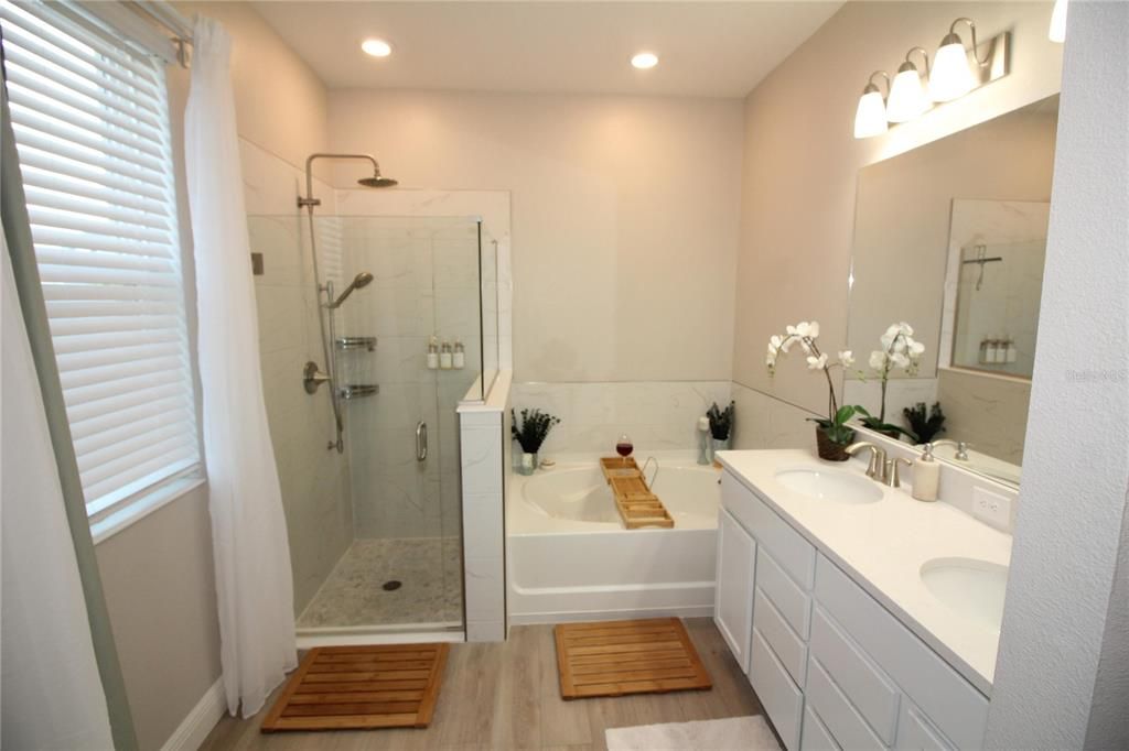For Sale: $515,000 (4 beds, 2 baths, 1983 Square Feet)