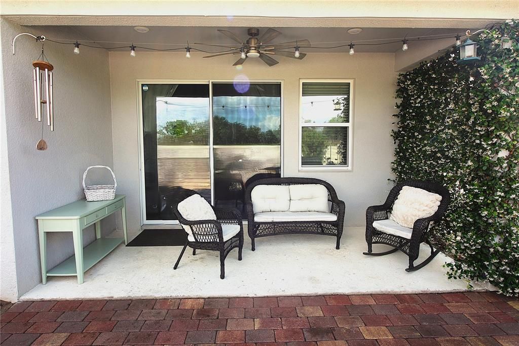 For Sale: $515,000 (4 beds, 2 baths, 1983 Square Feet)