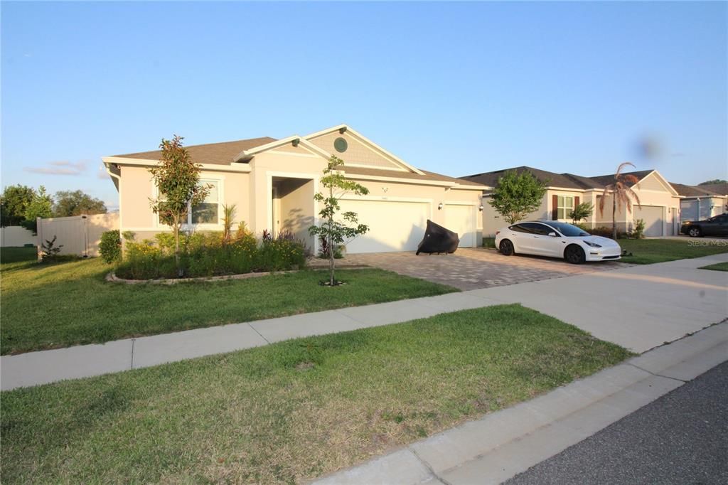 For Sale: $515,000 (4 beds, 2 baths, 1983 Square Feet)