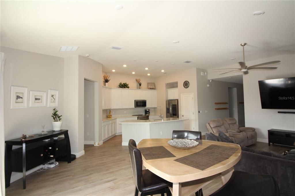 For Sale: $515,000 (4 beds, 2 baths, 1983 Square Feet)