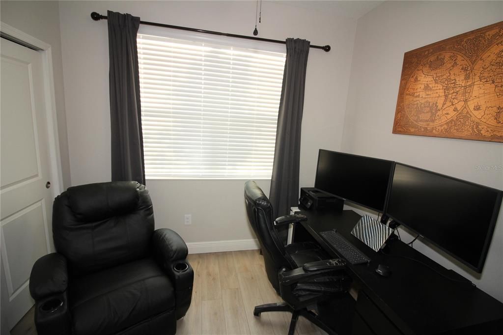 For Sale: $515,000 (4 beds, 2 baths, 1983 Square Feet)