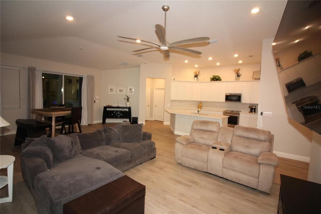 For Sale: $515,000 (4 beds, 2 baths, 1983 Square Feet)