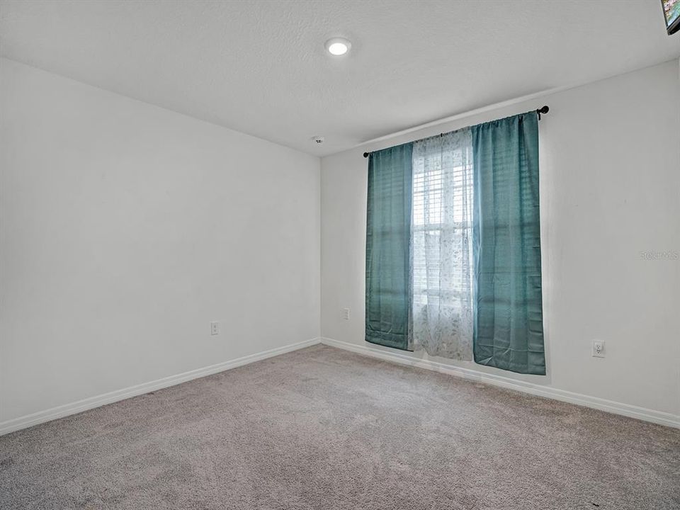 For Sale: $369,900 (5 beds, 3 baths, 2605 Square Feet)