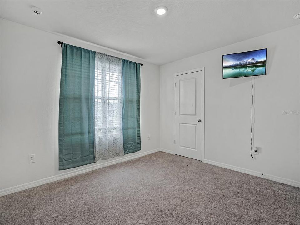 For Sale: $369,900 (5 beds, 3 baths, 2605 Square Feet)