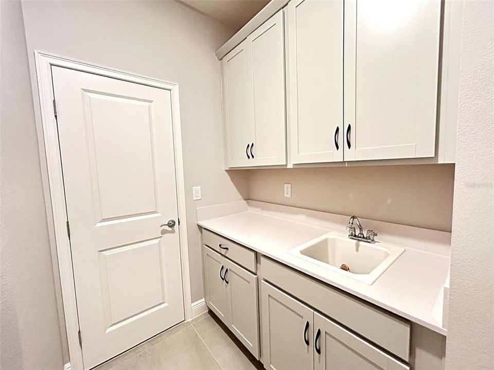 For Sale: $694,000 (5 beds, 3 baths, 2882 Square Feet)