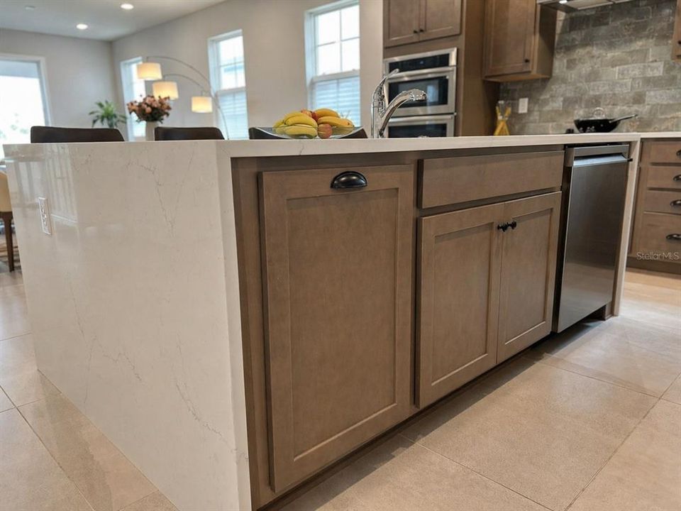 For Sale: $694,000 (5 beds, 3 baths, 2882 Square Feet)