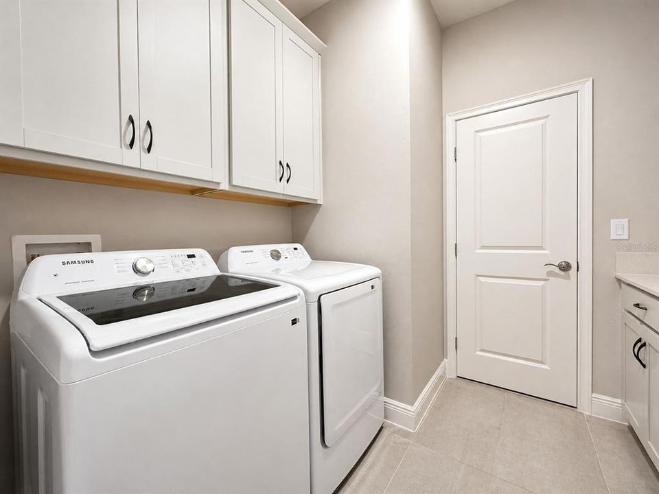 For Sale: $694,000 (5 beds, 3 baths, 2882 Square Feet)