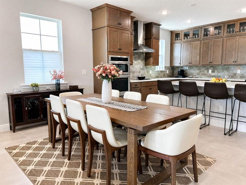 For Sale: $694,000 (5 beds, 3 baths, 2882 Square Feet)