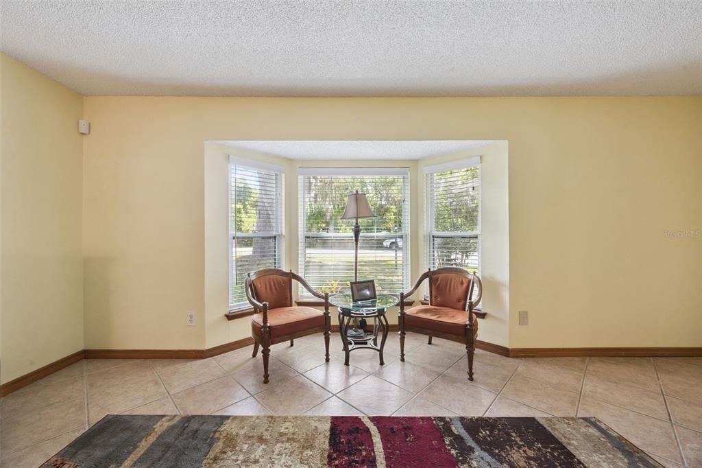 Activo con contrato: $325,000 (3 camas, 2 baños, 1819 Pies cuadrados)