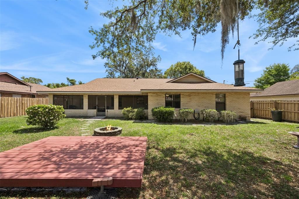 Activo con contrato: $325,000 (3 camas, 2 baños, 1819 Pies cuadrados)