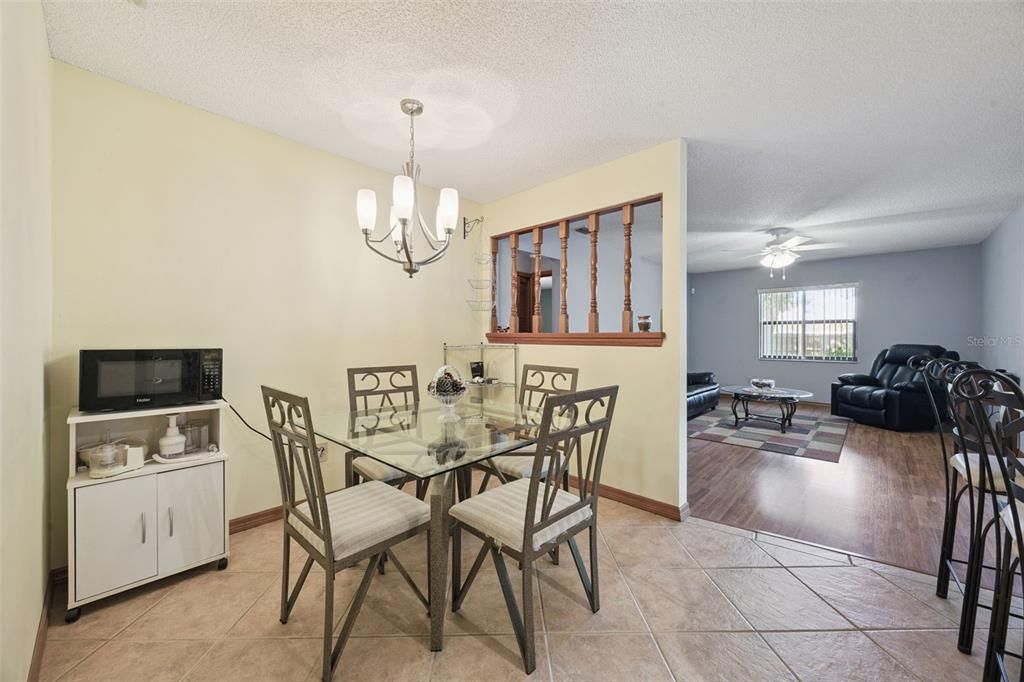 Activo con contrato: $325,000 (3 camas, 2 baños, 1819 Pies cuadrados)