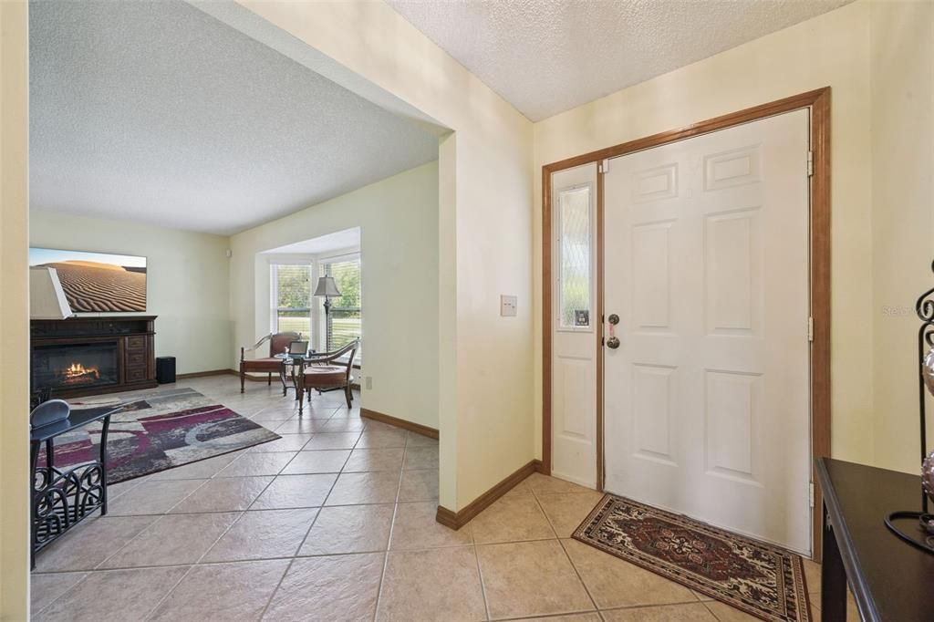 Activo con contrato: $325,000 (3 camas, 2 baños, 1819 Pies cuadrados)