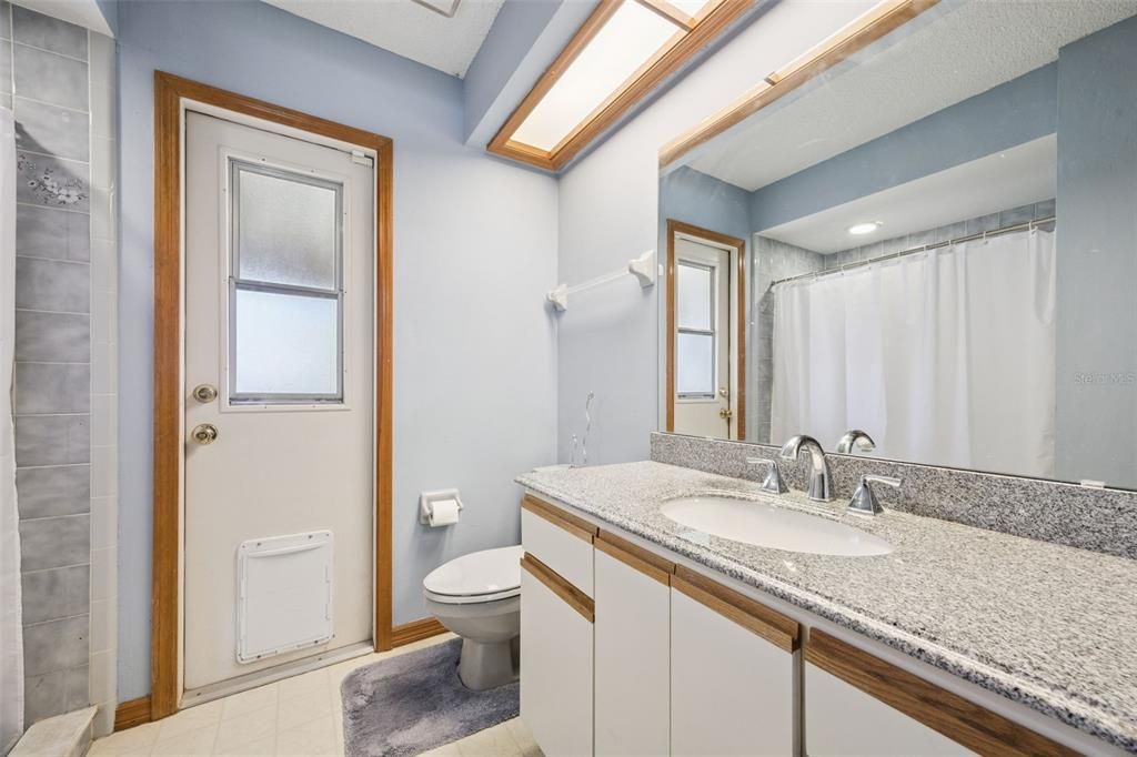 Activo con contrato: $325,000 (3 camas, 2 baños, 1819 Pies cuadrados)
