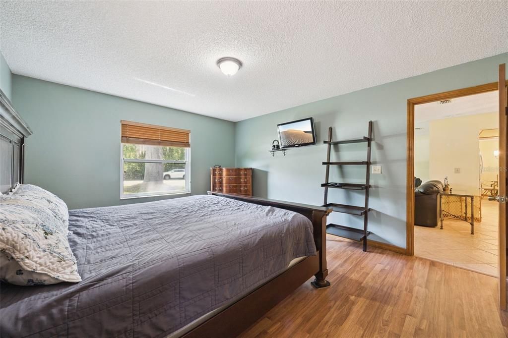 Activo con contrato: $325,000 (3 camas, 2 baños, 1819 Pies cuadrados)