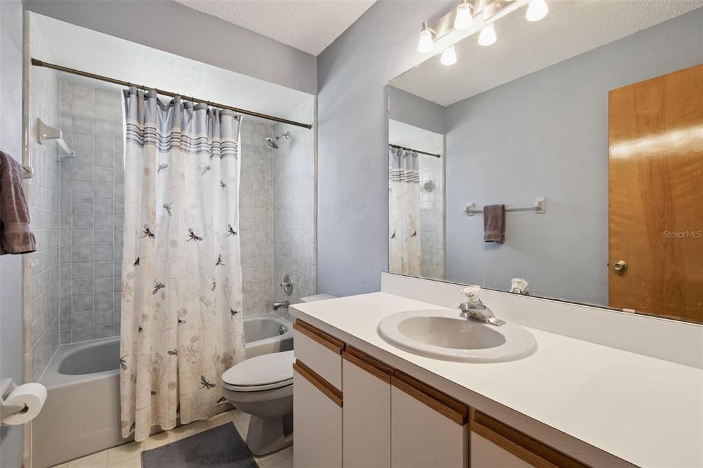 Activo con contrato: $325,000 (3 camas, 2 baños, 1819 Pies cuadrados)