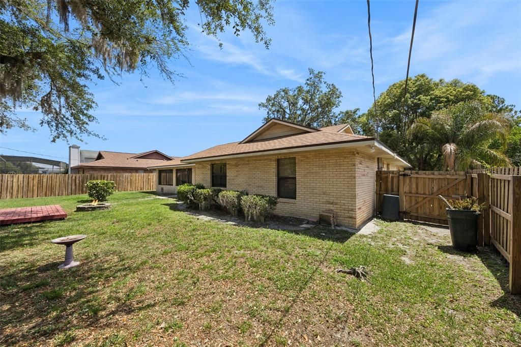 Activo con contrato: $325,000 (3 camas, 2 baños, 1819 Pies cuadrados)
