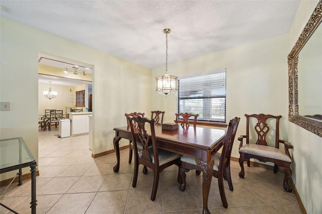 Activo con contrato: $325,000 (3 camas, 2 baños, 1819 Pies cuadrados)