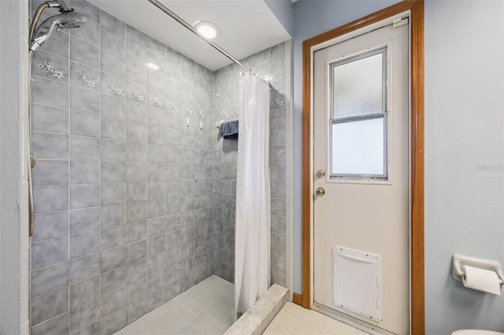 Activo con contrato: $325,000 (3 camas, 2 baños, 1819 Pies cuadrados)