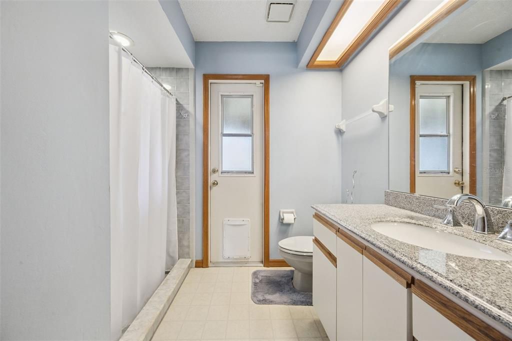 Activo con contrato: $325,000 (3 camas, 2 baños, 1819 Pies cuadrados)