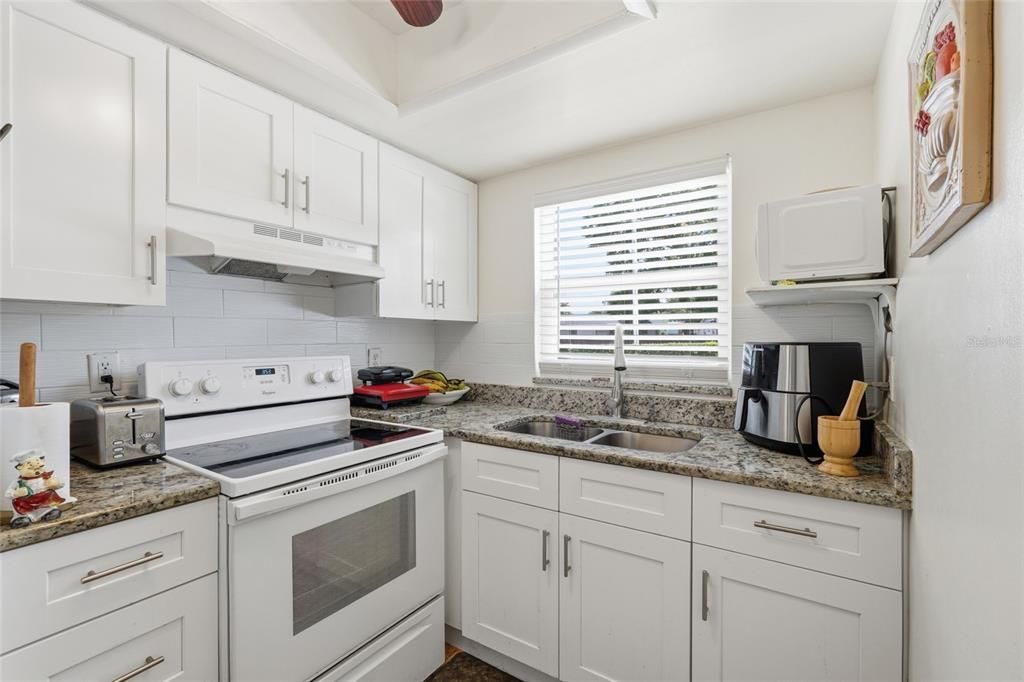En Venta: $230,000 (2 camas, 2 baños, 977 Pies cuadrados)