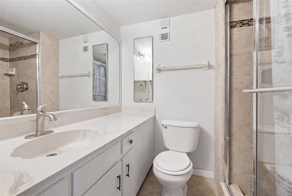 En Venta: $230,000 (2 camas, 2 baños, 977 Pies cuadrados)