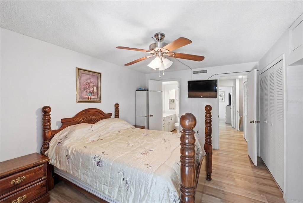 En Venta: $230,000 (2 camas, 2 baños, 977 Pies cuadrados)