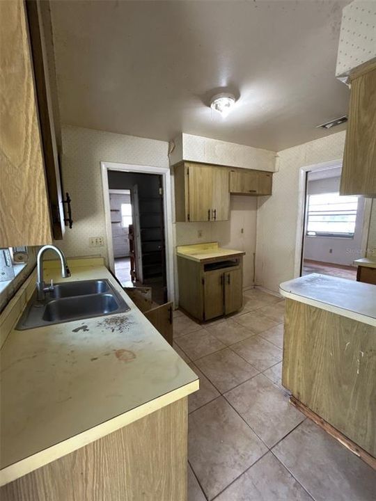Active With Contract: $250,000 (4 beds, 2 baths, 1420 Square Feet)