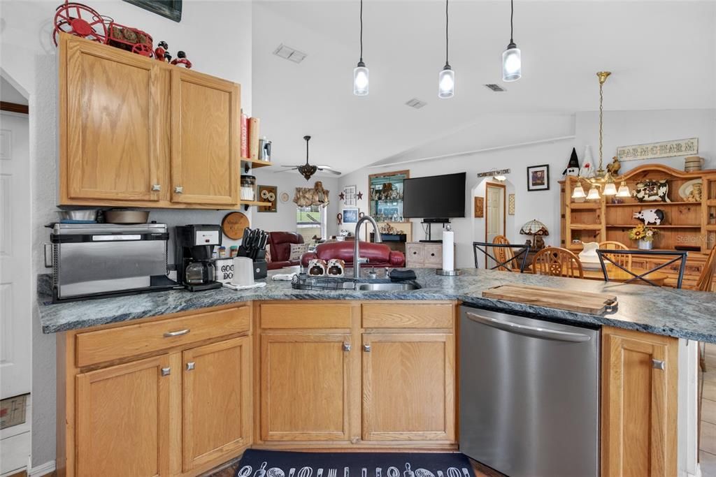 For Sale: $269,900 (3 beds, 2 baths, 1554 Square Feet)