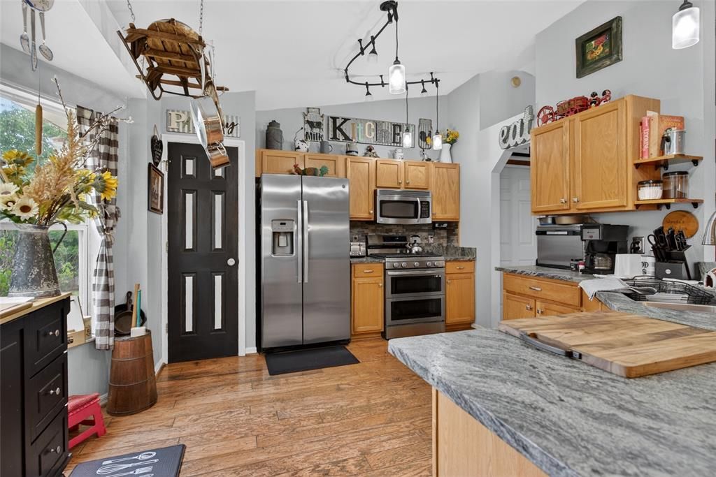For Sale: $269,900 (3 beds, 2 baths, 1554 Square Feet)