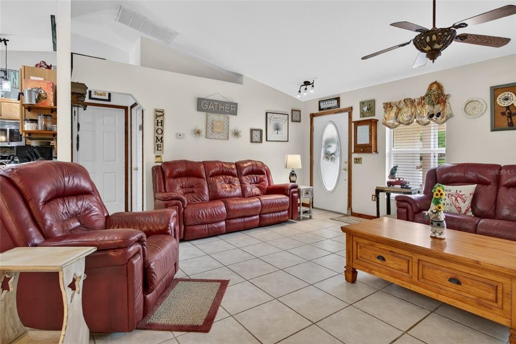 For Sale: $269,900 (3 beds, 2 baths, 1554 Square Feet)