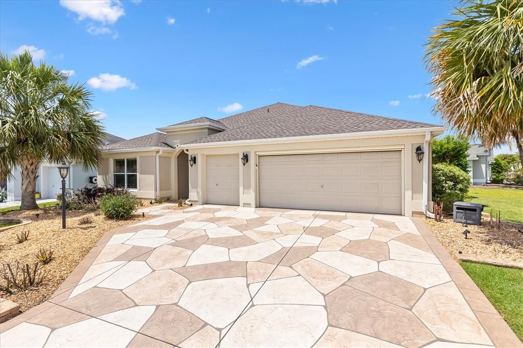 For Sale: $699,000 (3 beds, 2 baths, 1957 Square Feet)