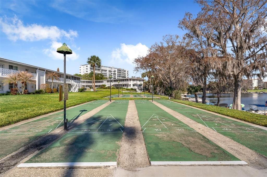 For Sale: $235,000 (1 beds, 1 baths, 612 Square Feet)
