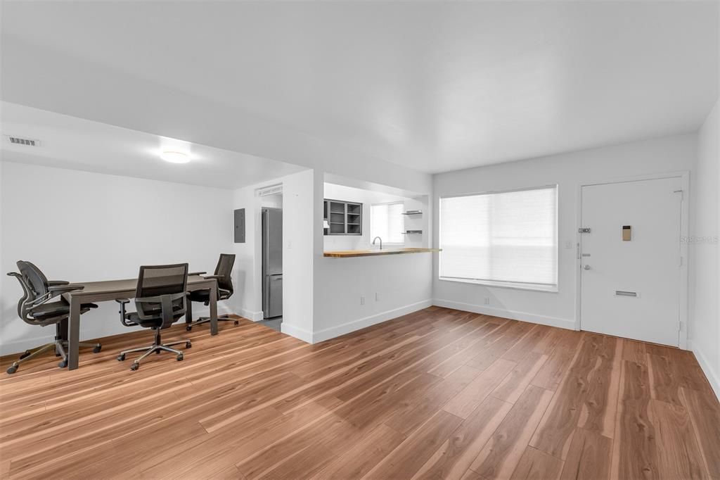 For Sale: $235,000 (1 beds, 1 baths, 612 Square Feet)