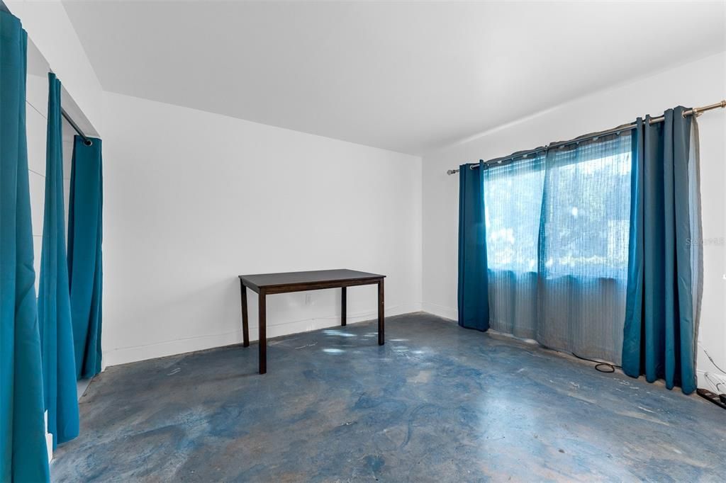 For Sale: $235,000 (1 beds, 1 baths, 612 Square Feet)