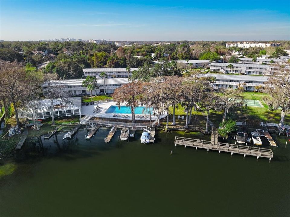 For Sale: $235,000 (1 beds, 1 baths, 612 Square Feet)