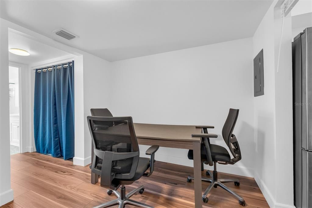 For Sale: $235,000 (1 beds, 1 baths, 612 Square Feet)