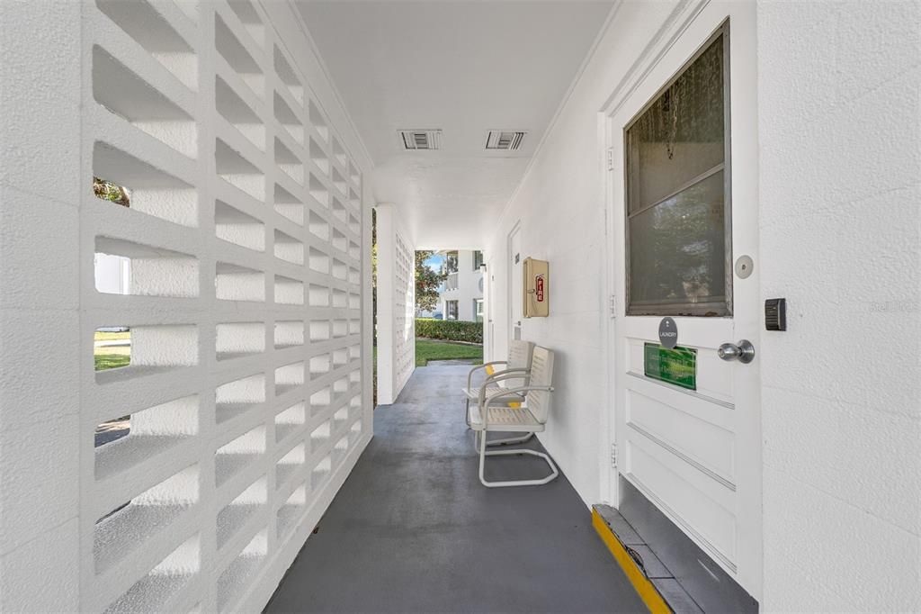 For Sale: $235,000 (1 beds, 1 baths, 612 Square Feet)