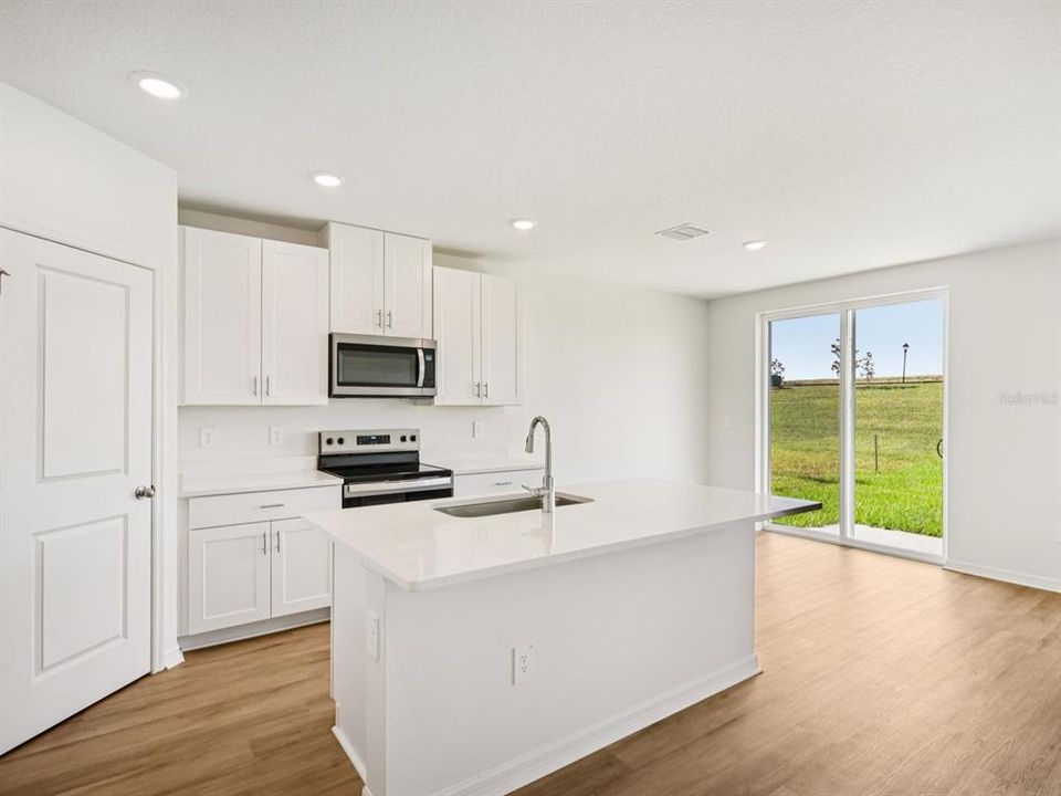 Под контрактом: $388,710 (3 спален, 2 ванн, 1491 Квадратных фут)