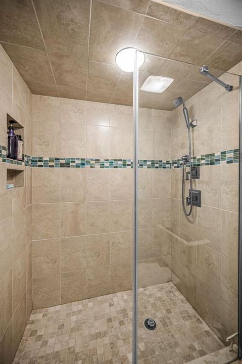 En Venta: $1,100,000 (2 camas, 2 baños, 1610 Pies cuadrados)