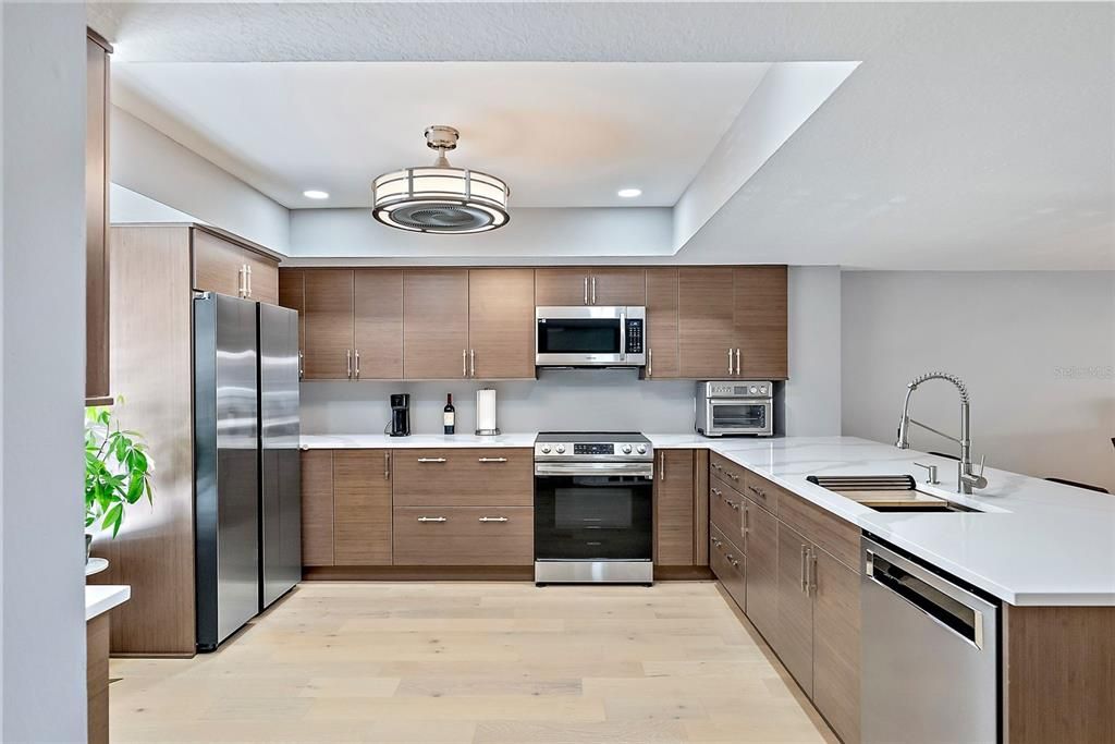 На продажу: $524,900 (2 спален, 2 ванн, 1650 Квадратных фут)