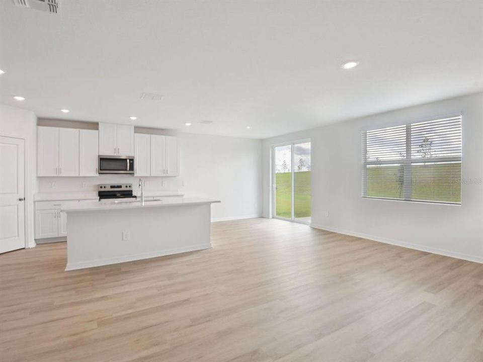 For Sale: $345,000 (4 beds, 3 baths, 1988 Square Feet)