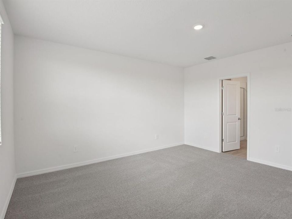 For Sale: $345,000 (4 beds, 3 baths, 1988 Square Feet)