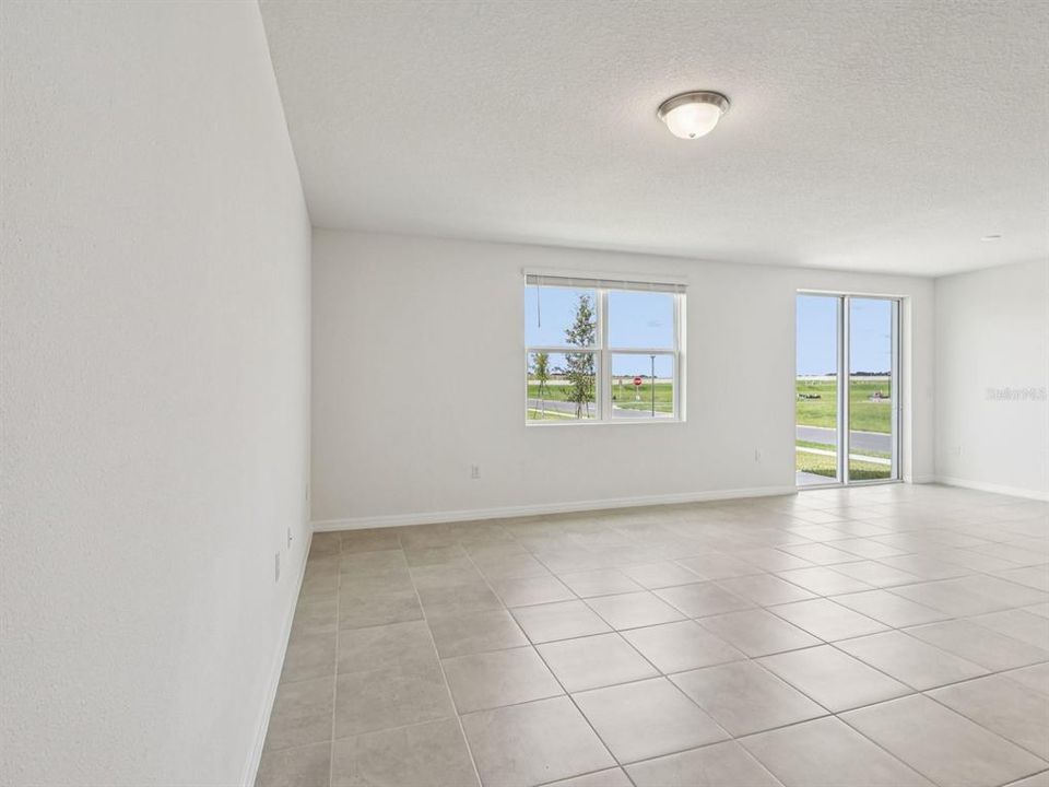 For Sale: $341,050 (4 beds, 3 baths, 1988 Square Feet)