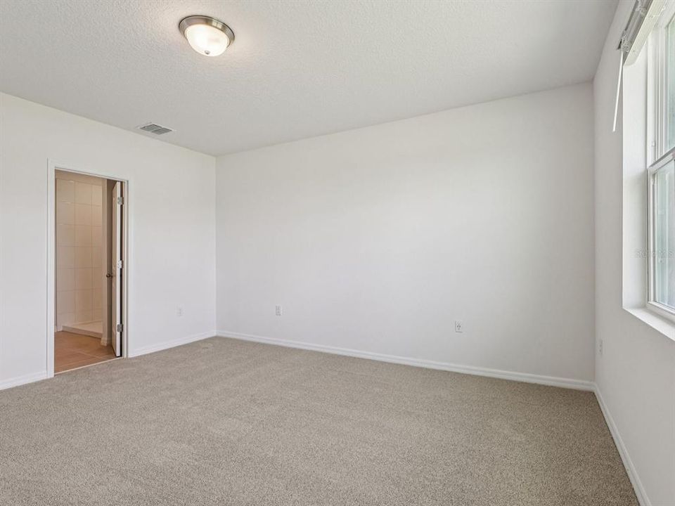 For Sale: $341,050 (4 beds, 3 baths, 1988 Square Feet)