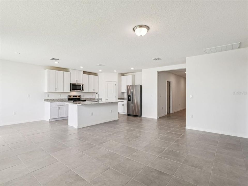 For Sale: $341,050 (4 beds, 3 baths, 1988 Square Feet)