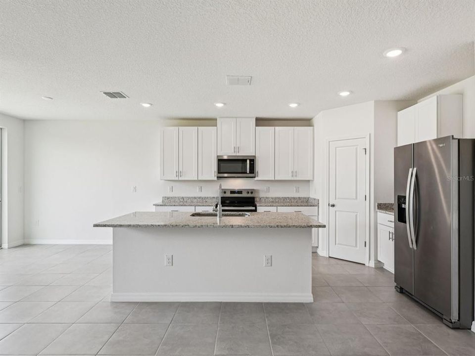 For Sale: $341,050 (4 beds, 3 baths, 1988 Square Feet)