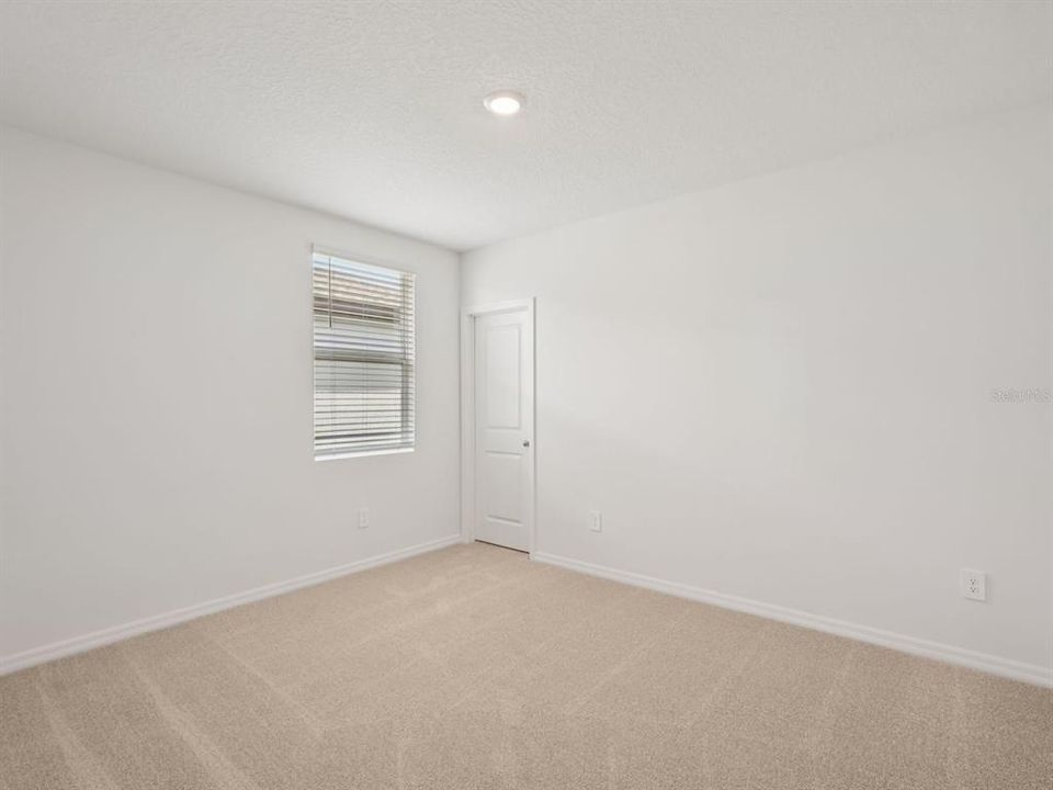 For Sale: $325,000 (4 beds, 3 baths, 1988 Square Feet)