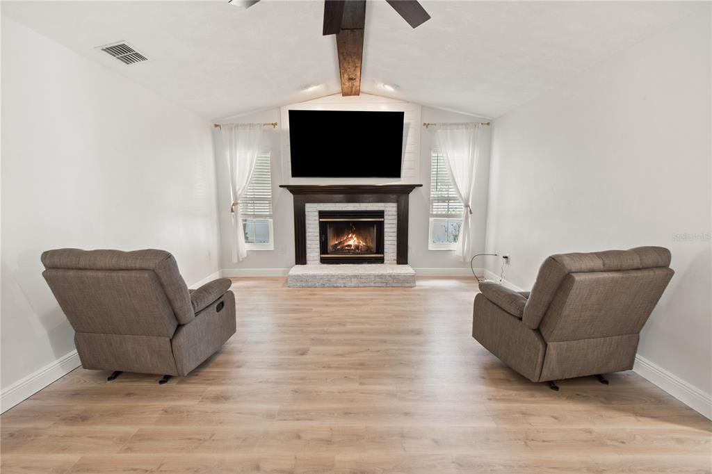 For Sale: $404,999 (3 beds, 2 baths, 1816 Square Feet)