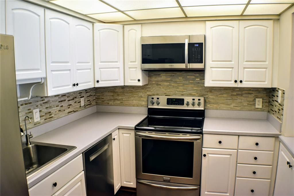For Sale: $216,000 (2 beds, 1 baths, 1432 Square Feet)